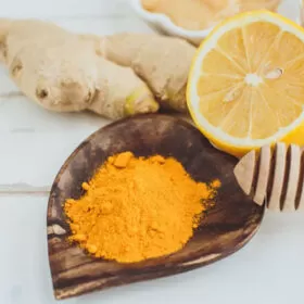 ماسک زردچوبه و لیمو برای بیکینی