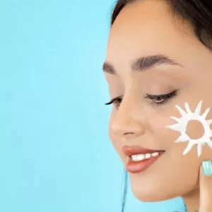 تفاوت بین ضد آفتاب کرمی و فلوئیدی چیست