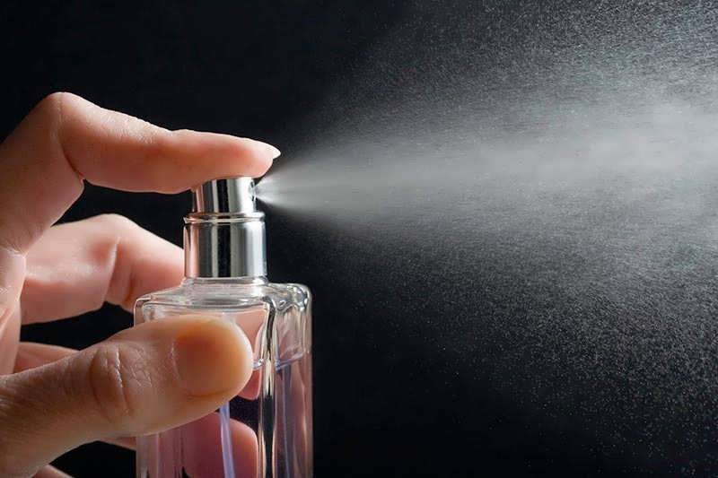 روش های از بین بردن بوی عطر