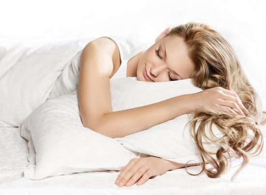 نکات مراقبت از مو در خواب