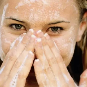 اشتباهات رایج شستشوی صورت