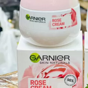 کرم آبرسان گل رز گارنیر