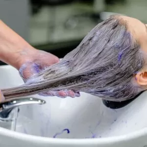 علت ریزش مو هنگام رنگ کردن
