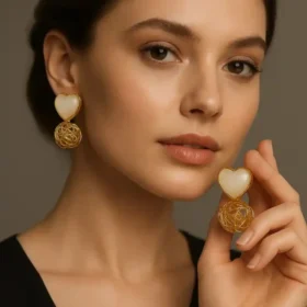 قیمت خرید گوشواره زنانه قلب سفید و گوی طلایی