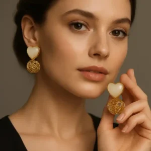 قیمت خرید گوشواره زنانه قلب سفید و گوی طلایی