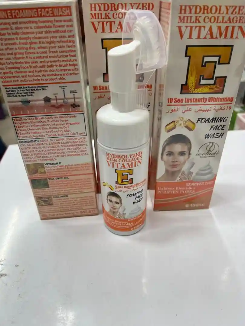 فوم شستشوی صورت براش دار ویتامین e