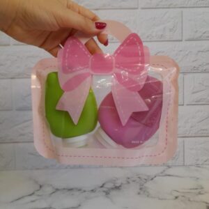 بطری سیلیکونی مسافرتی ۹۰ میل با فیسبراش داخلی رنگ گلبهی و سبز