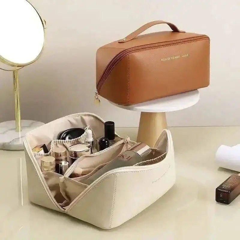کیف لوازم آرایشی چرمی قهوه ای شیک