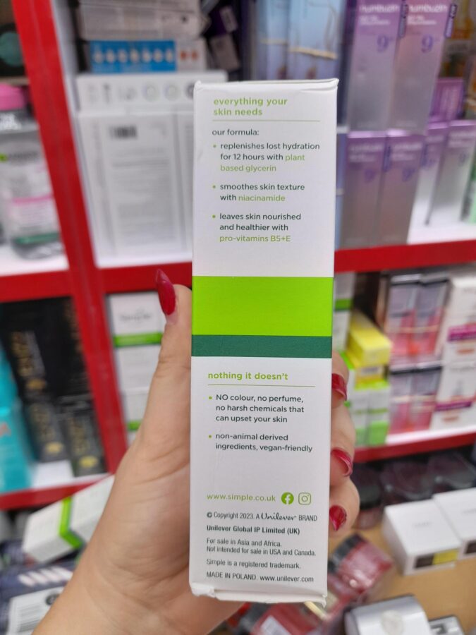 مزایای کرم مرطوب کننده ریچ سیمپل حاوی گلیسیرین گیاهی و ویتامین B5 و E
