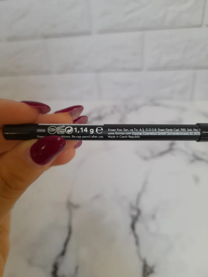 مداد چشم مشکی Flormar اصل با بافت نرم و بدون پخش شدن دور چشم
